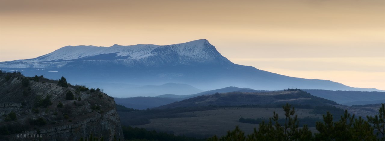 Amazing Chatyr-Dag at morning Pano web.jpg