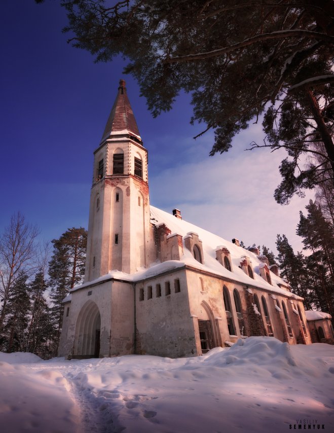 Lumivaara'n Kircha in winter Pano web.jpg