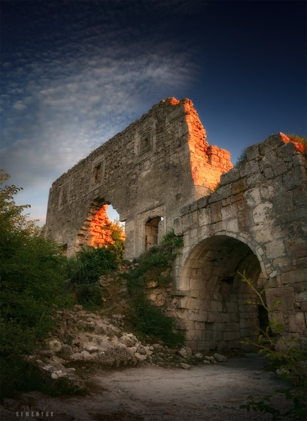 Mangup citadel_vert Pano web.jpg