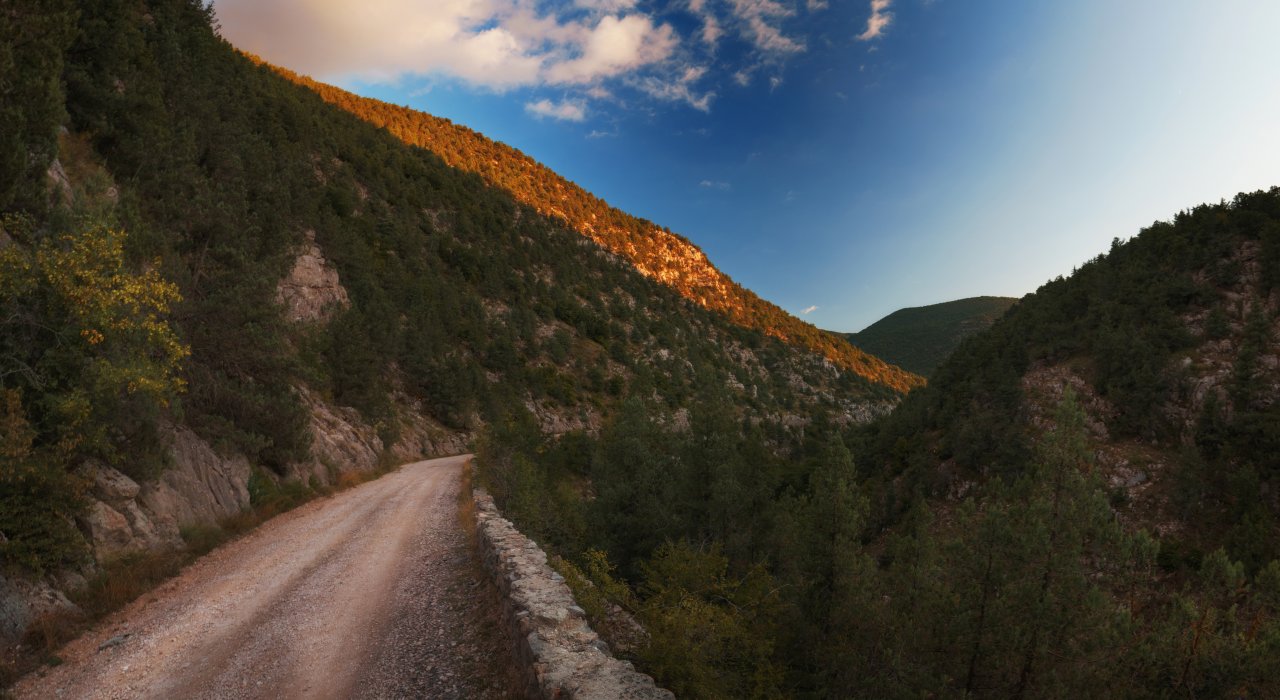 Uzundja canyon Pano.jpg