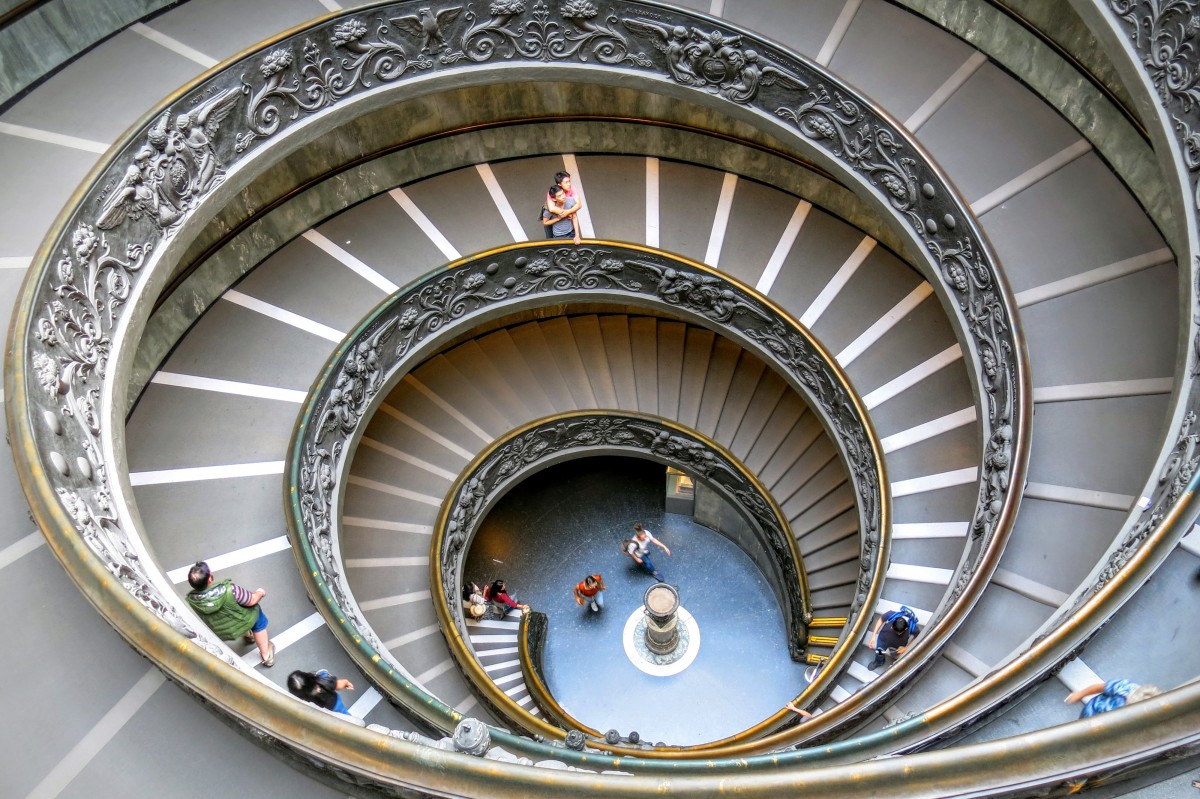 vatican_museum_spiral_steps_stairway_descending_stone_ornate_handrail-802782.jpg