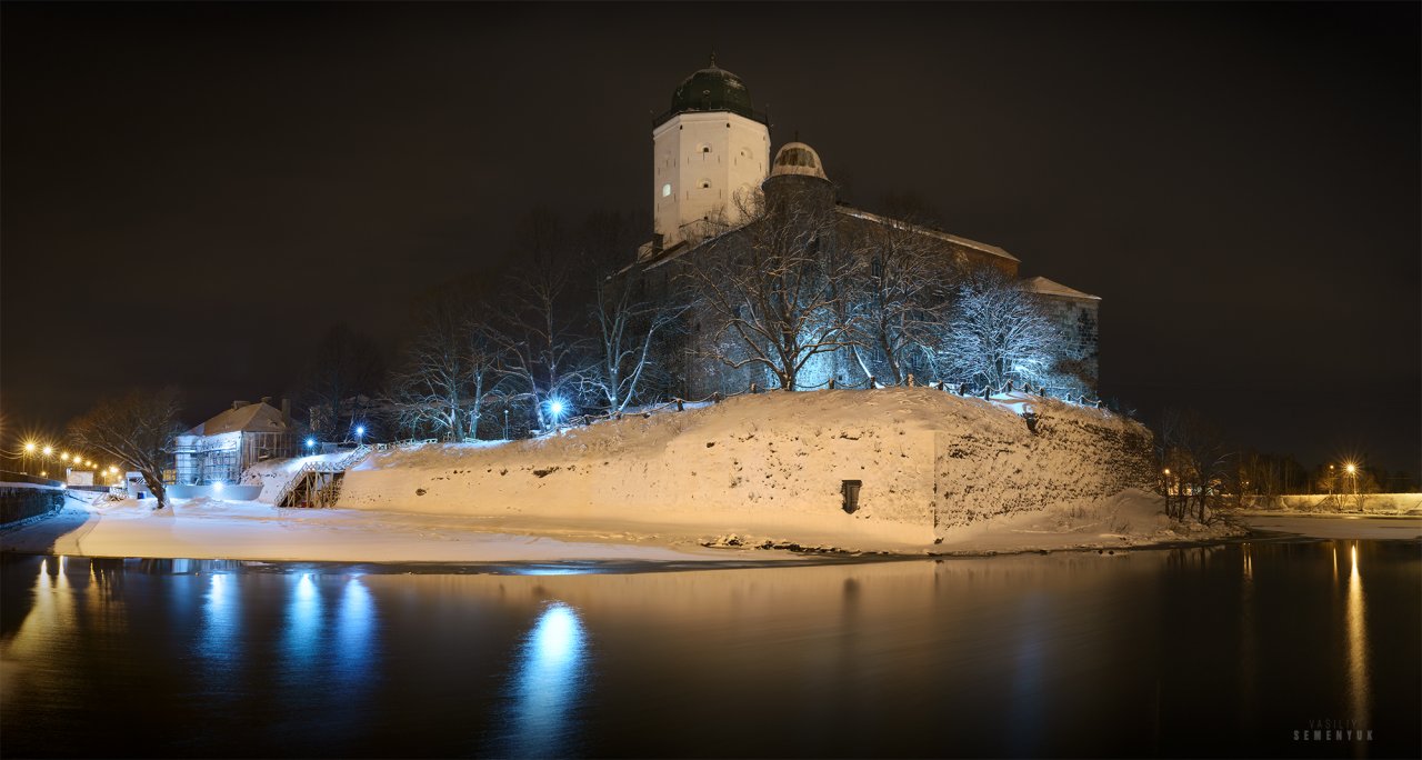 Viborg castle at night_Pano web.jpg