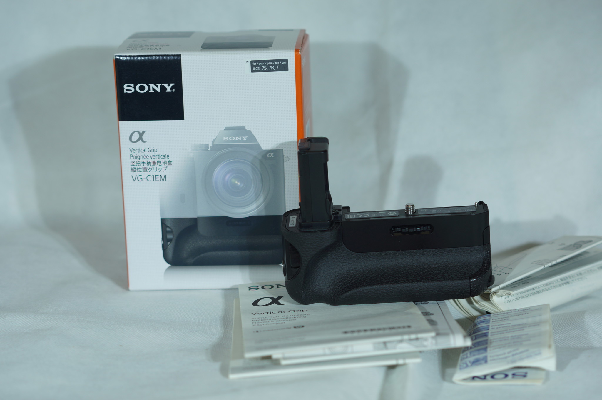 Вертикальная рукоятка Sony VGC-1EM для А7 первых серий