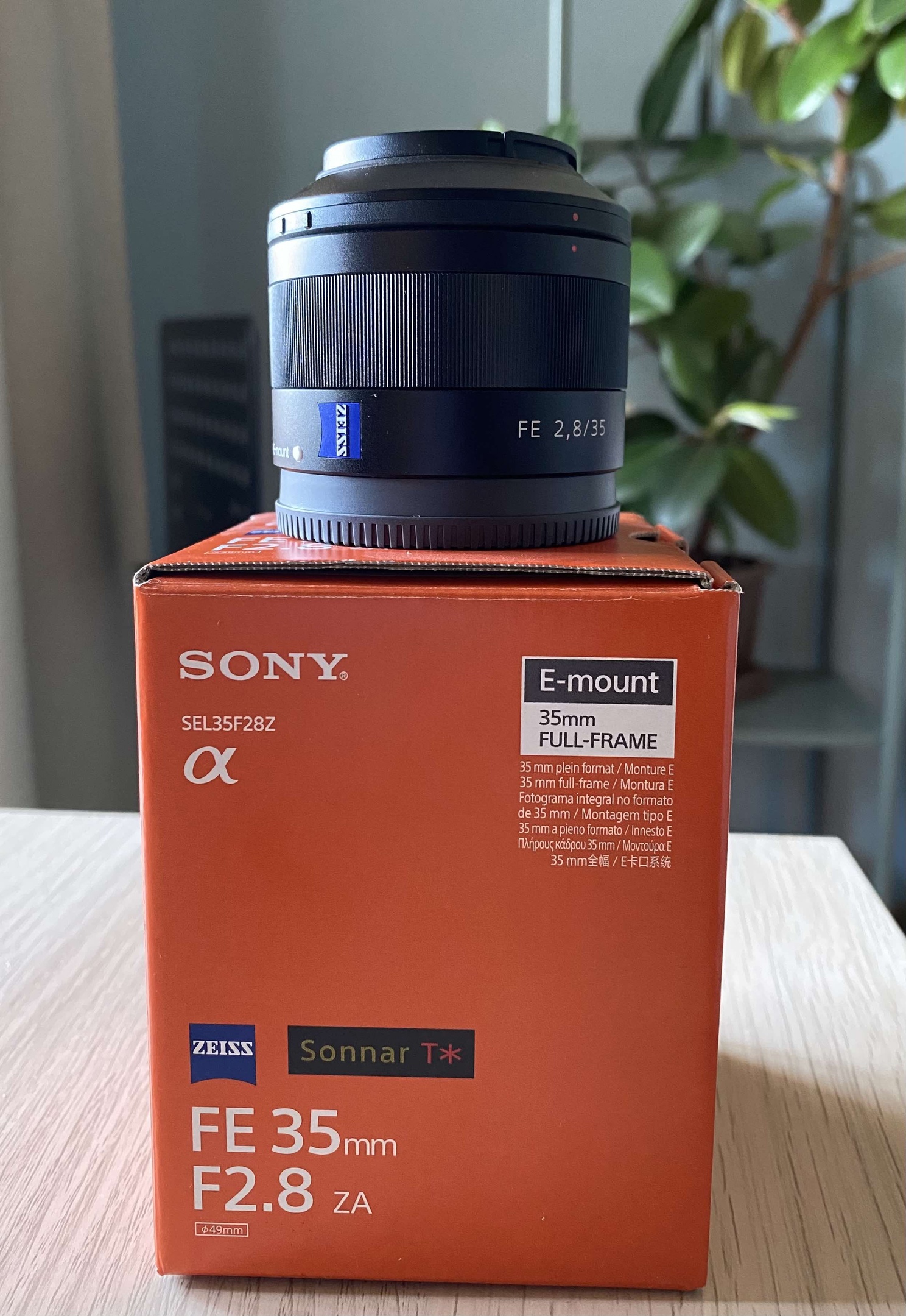 Sony 35mm f/2.8 ZA