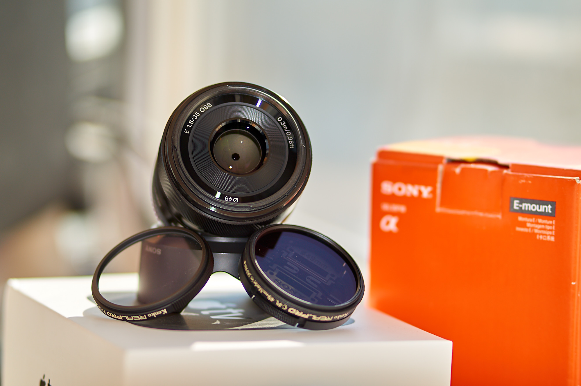 Объектив Sony SEL35f18 состояние нового + 2 фильтра Kenko