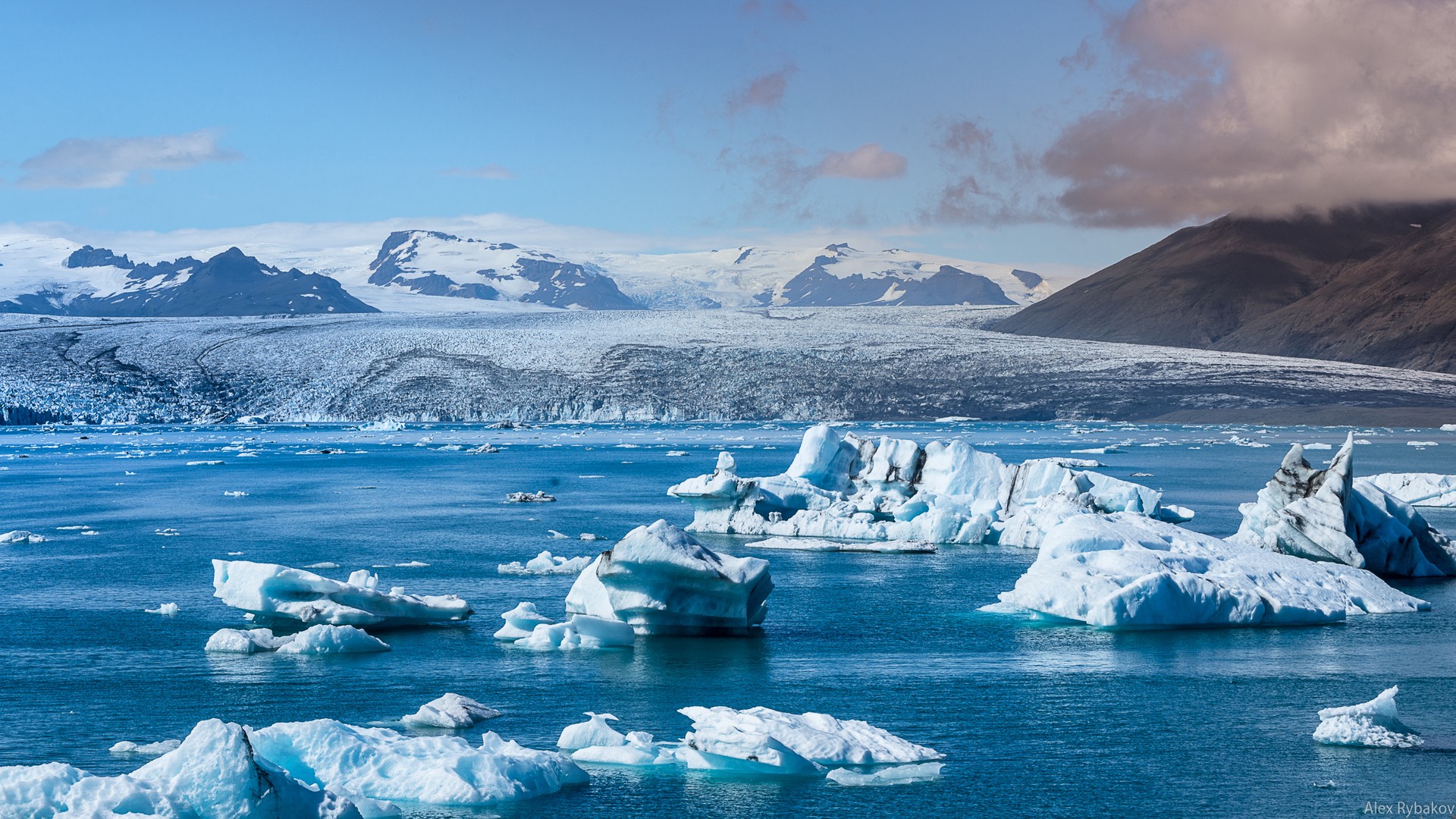 Какую страну называют страной льда и огня. Исландия ледники. Ватнайёкюдль Исландия заповедник. Ледник в Исландии Эйяфьятлайокудль. Национальный парк ватнайёкюдль Ледяная Лагуна Йокурсарлон.
