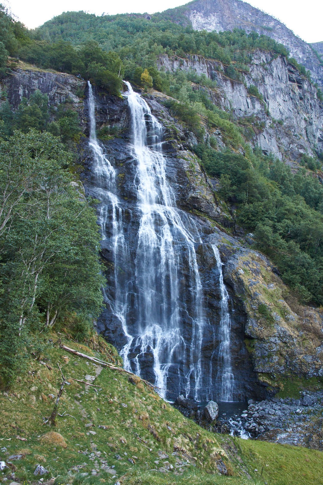Водопад Brekkefossen во Фломе