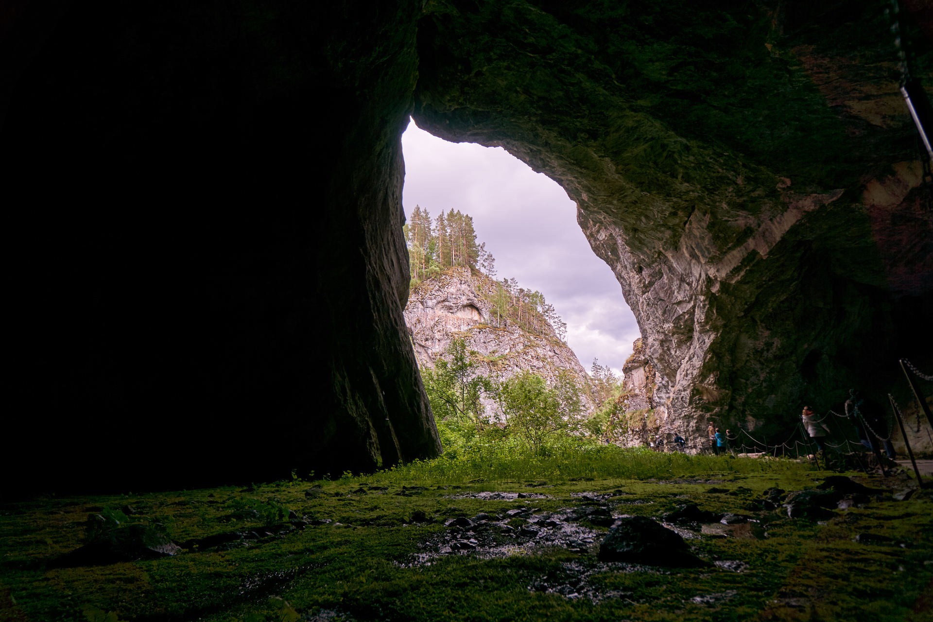 Выход из Каповой пещеры. Шульган-таш, Башкирия