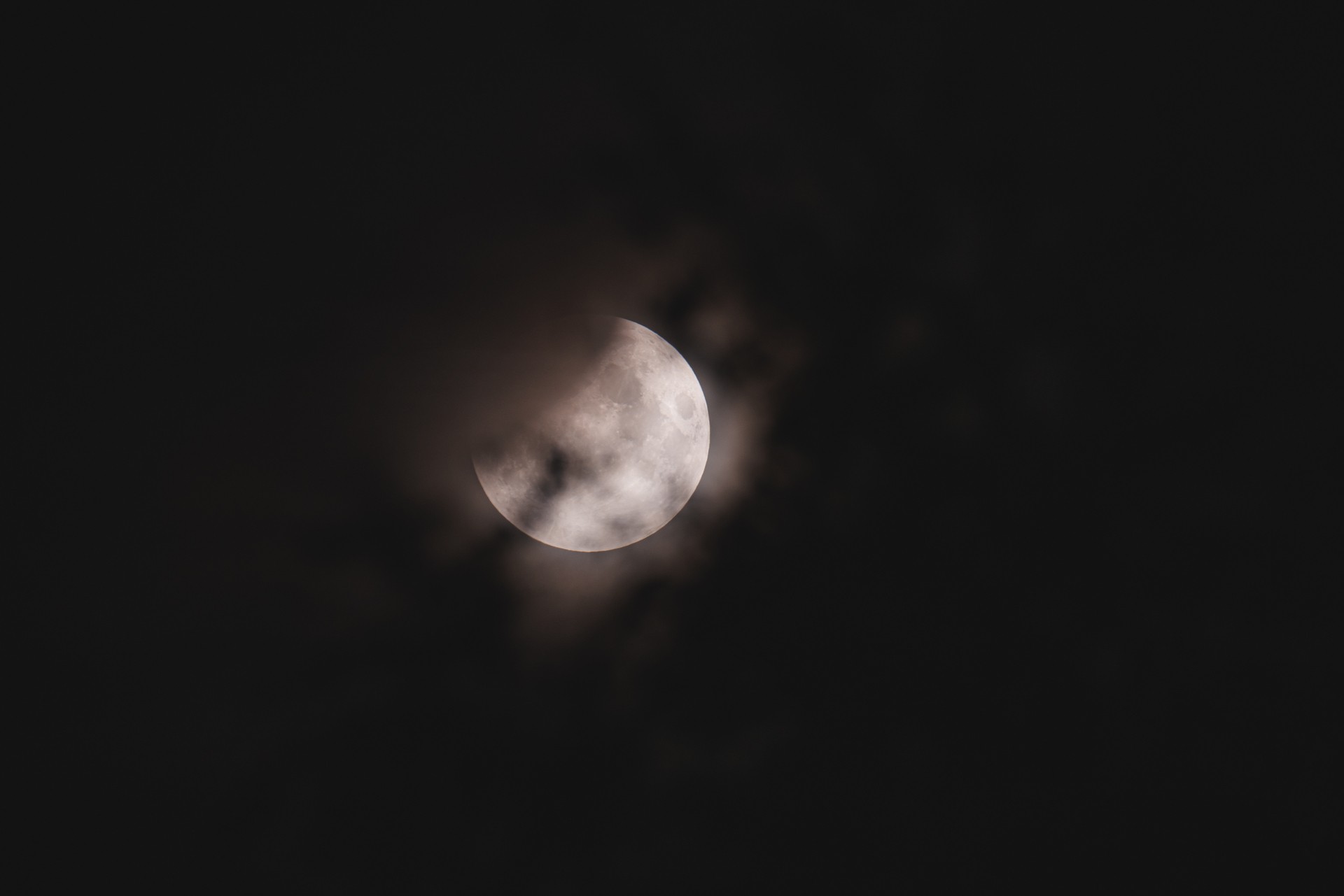 Частное лунное затмение 16-17 июля 2019 года