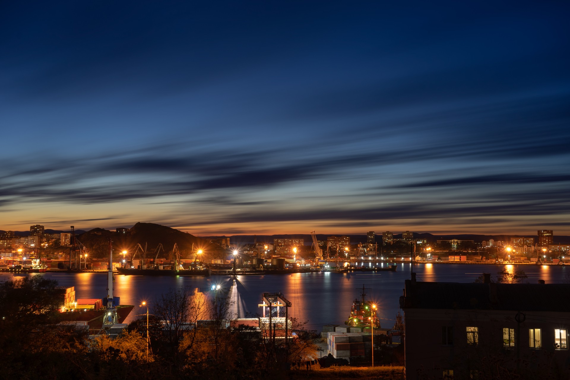 Закат над бухтой Золотой Рог. Владивосток