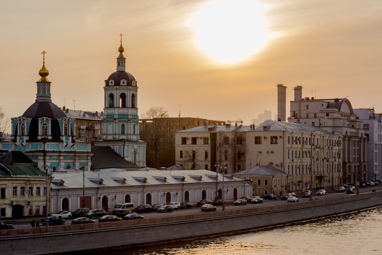 Вечером в городе