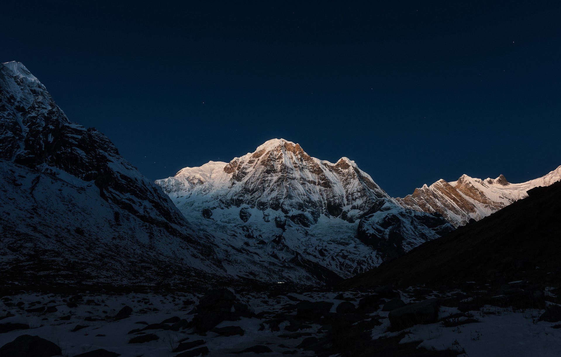 Предрассветные Гималаи