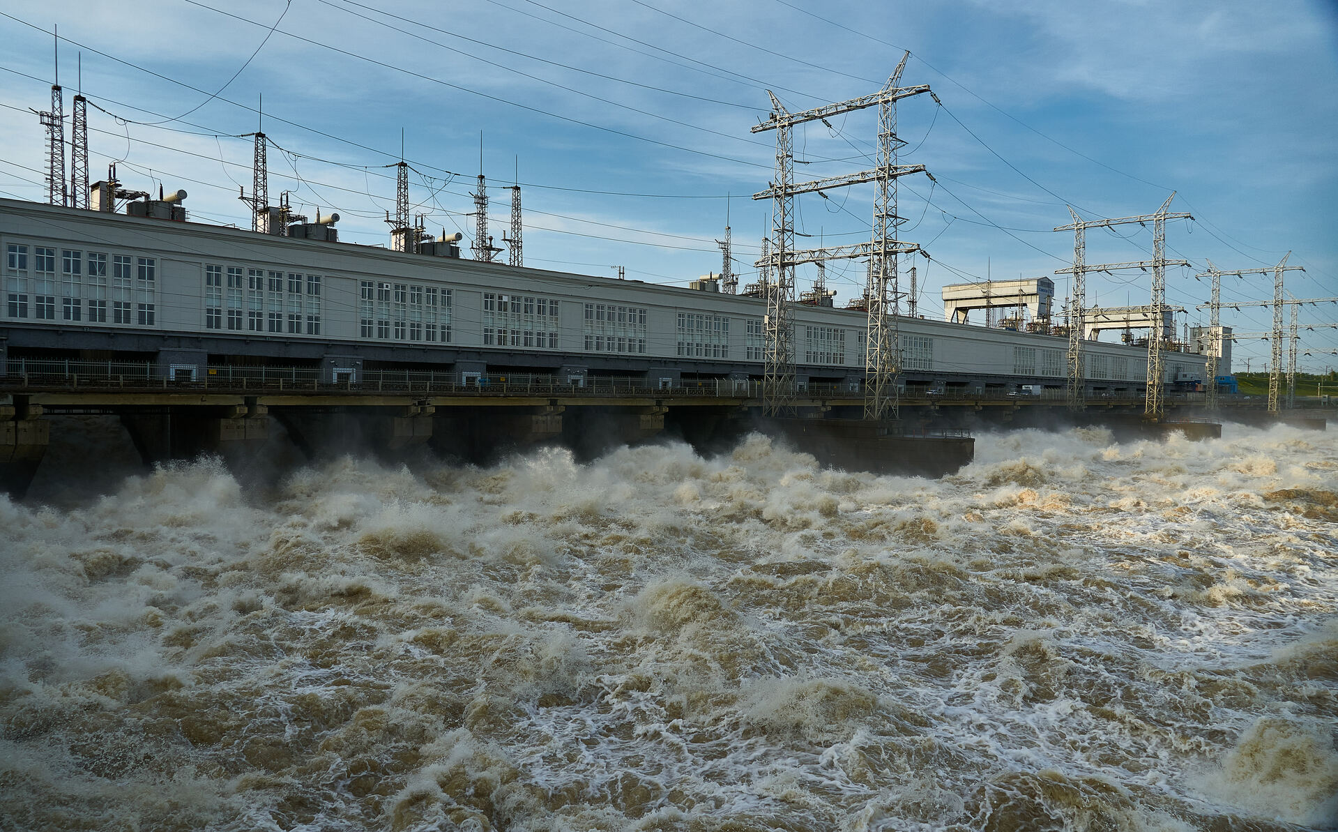 Сброс воды на Камской ГЭС