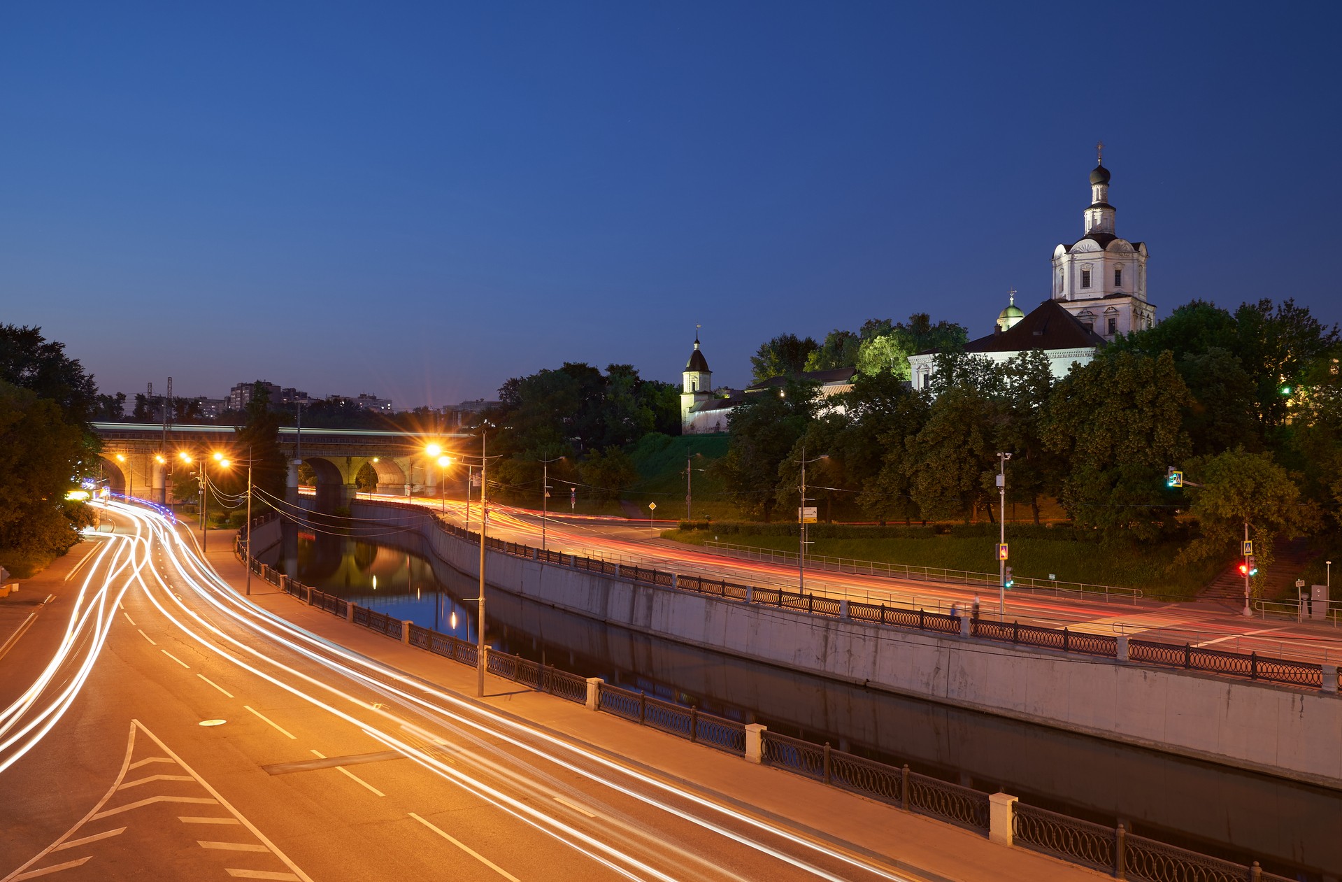 Вечерняя прогулка по Яузе (фото с Костомаровского моста)