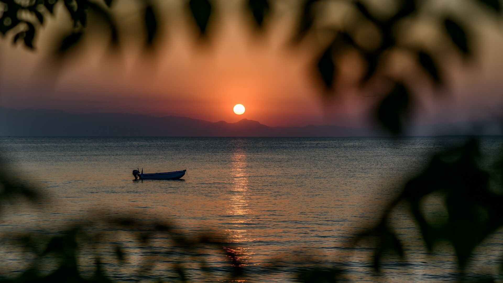 Закат на Средиземном море.