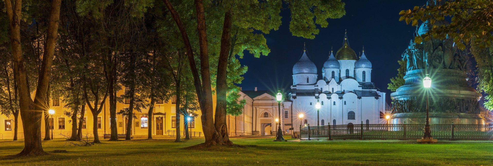 Ночной вид Новгородского Кремля