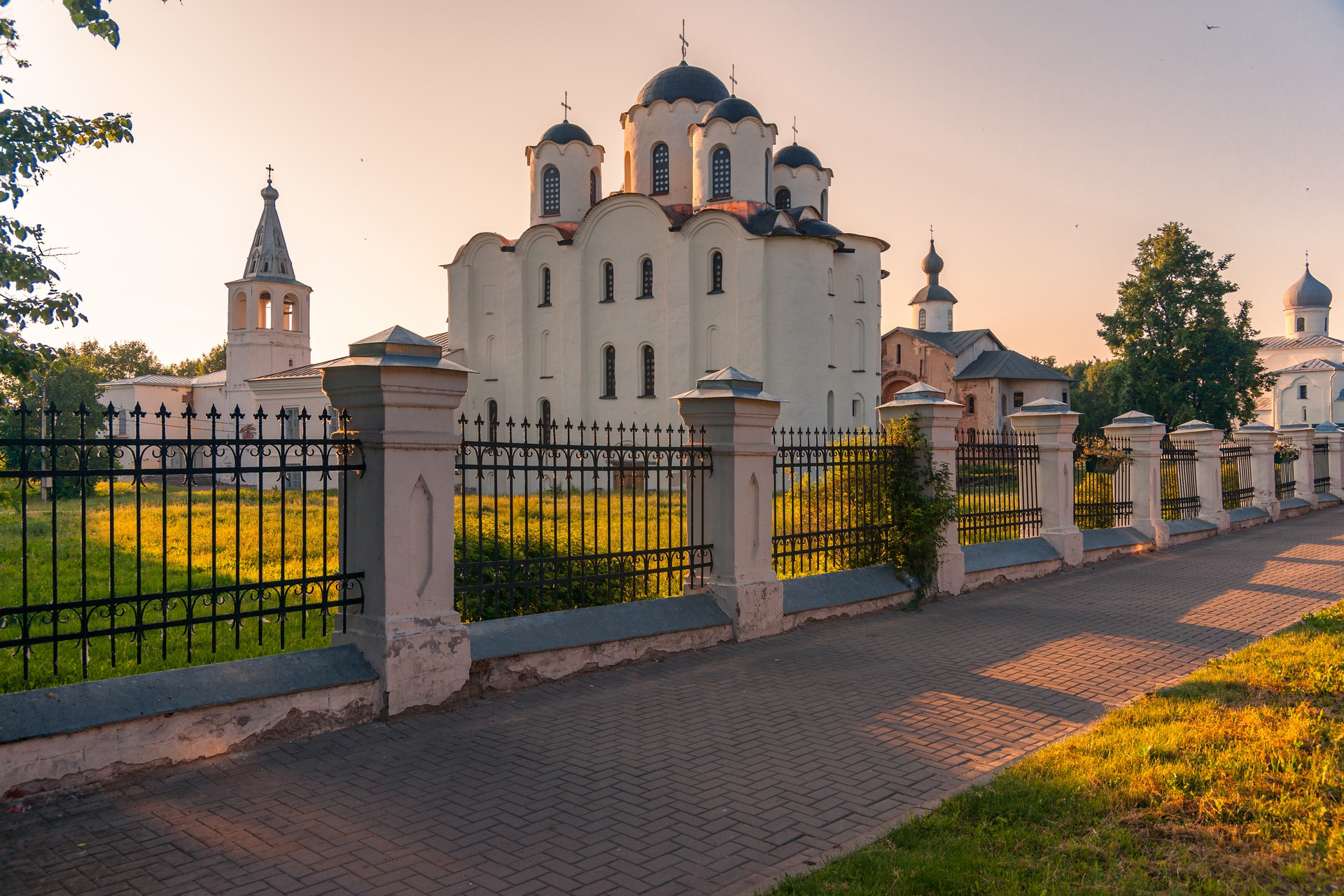 Новгород, Николо - Дворищенский собор, Пятнинская церковь, Успенская церковь