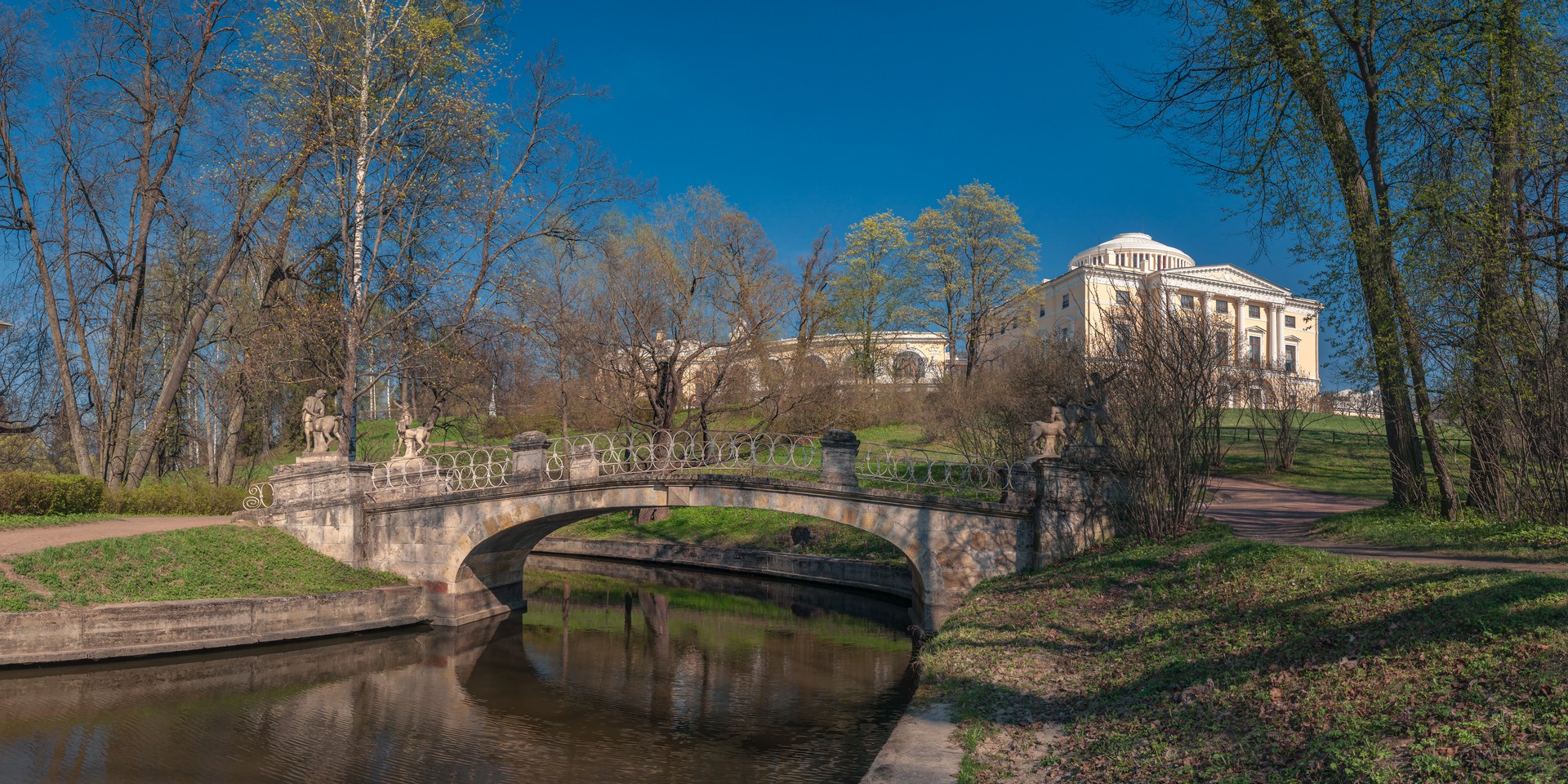 Мост с Кентаврами и Дворец, Павловск
