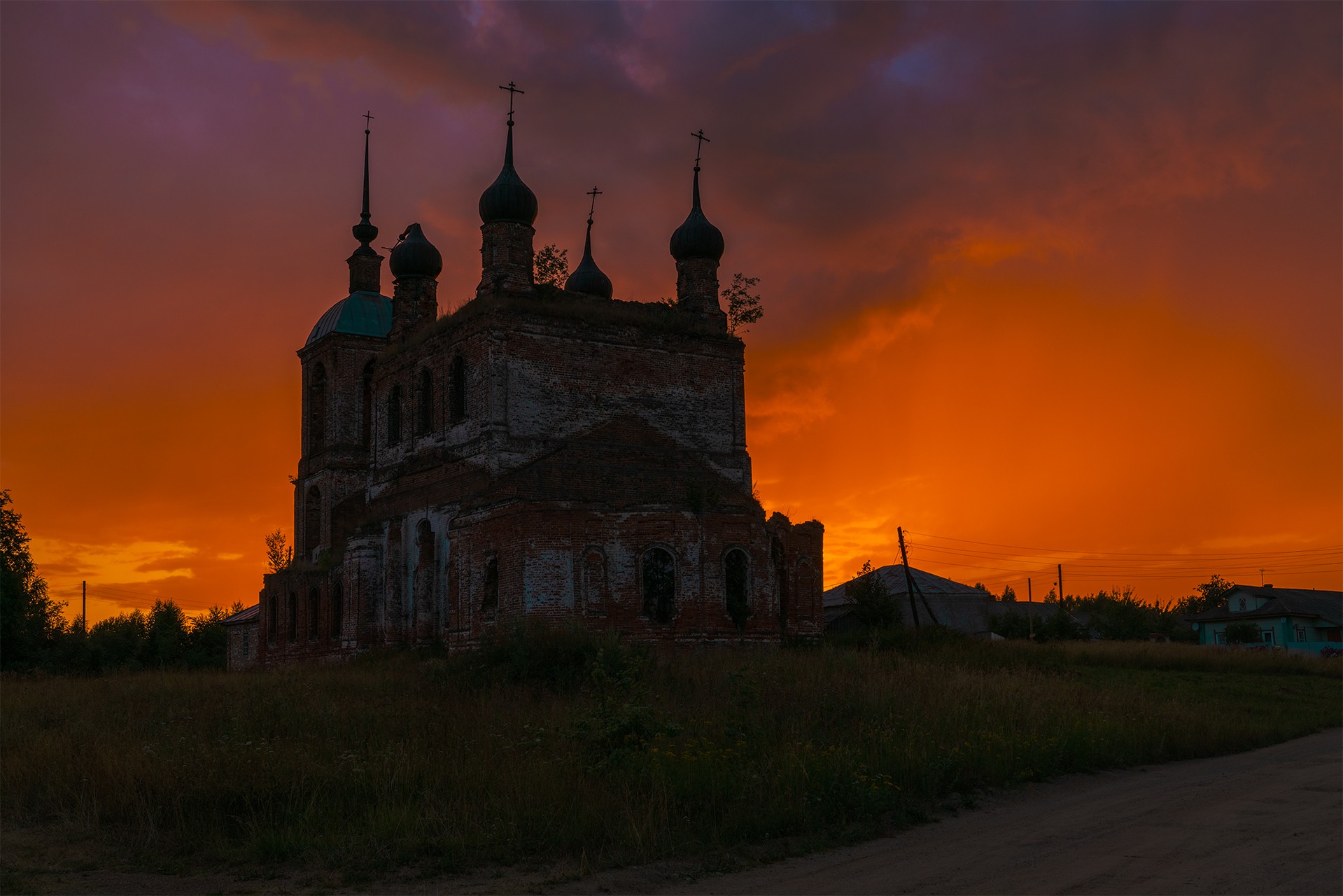 Храм на закате