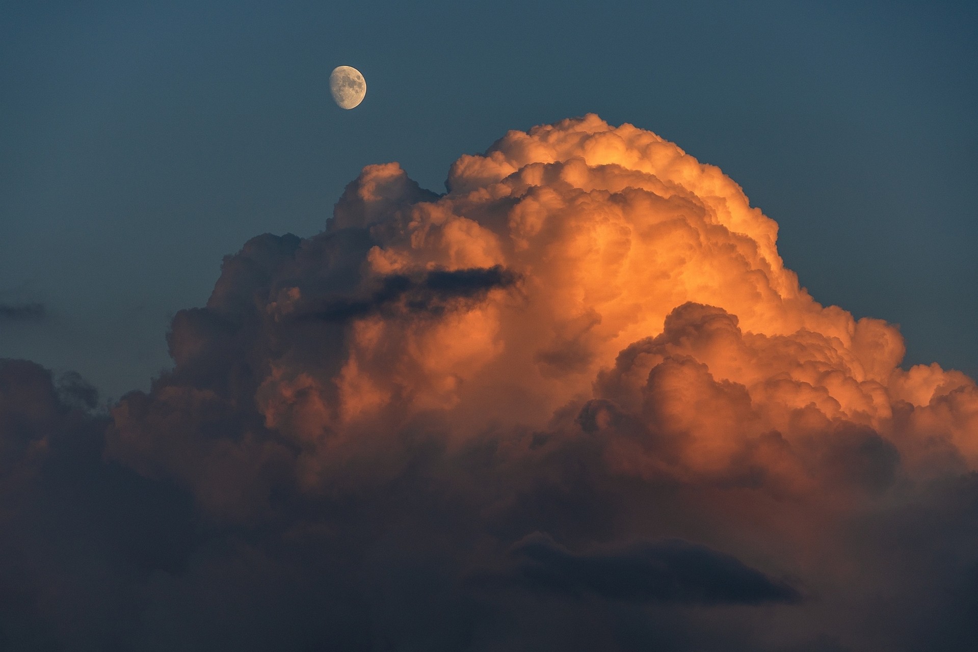 Облако и Луна