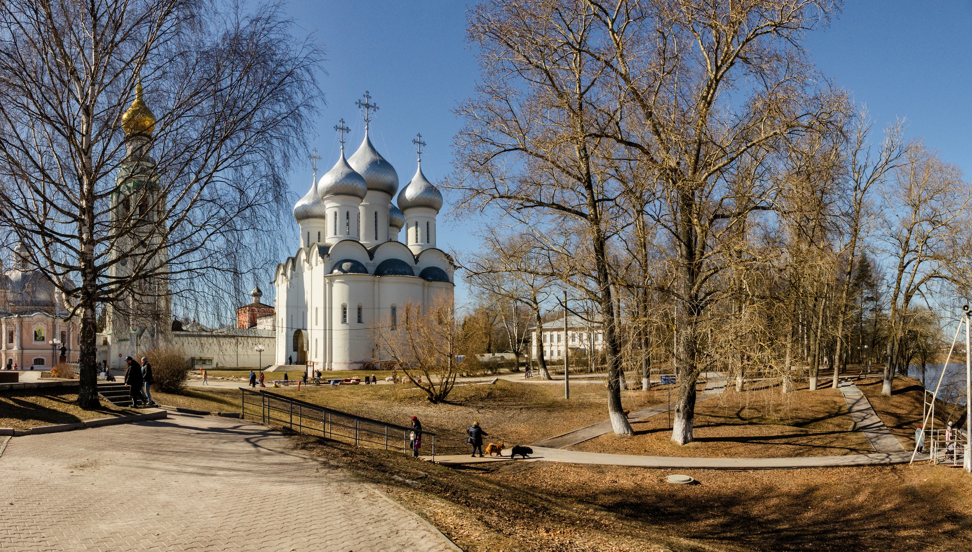 Софийский собор. Православный храм в Вологде, на территории Вологодского кремля. Возведен в 1568-1570 годах по распоряжению Ивана Грозного