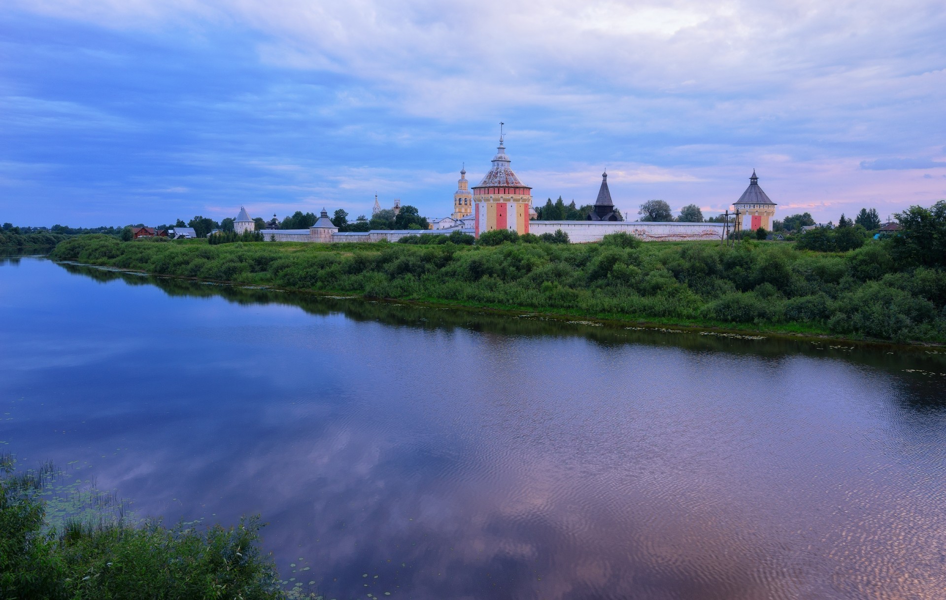 Спасо-Прилуцкий Димитриев мужской епархиальный монастырь города Вологды