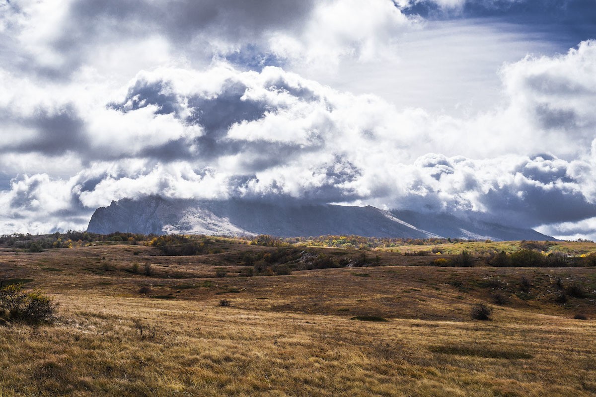 Вид на верхний Чатыр-Даг с нижнего плато