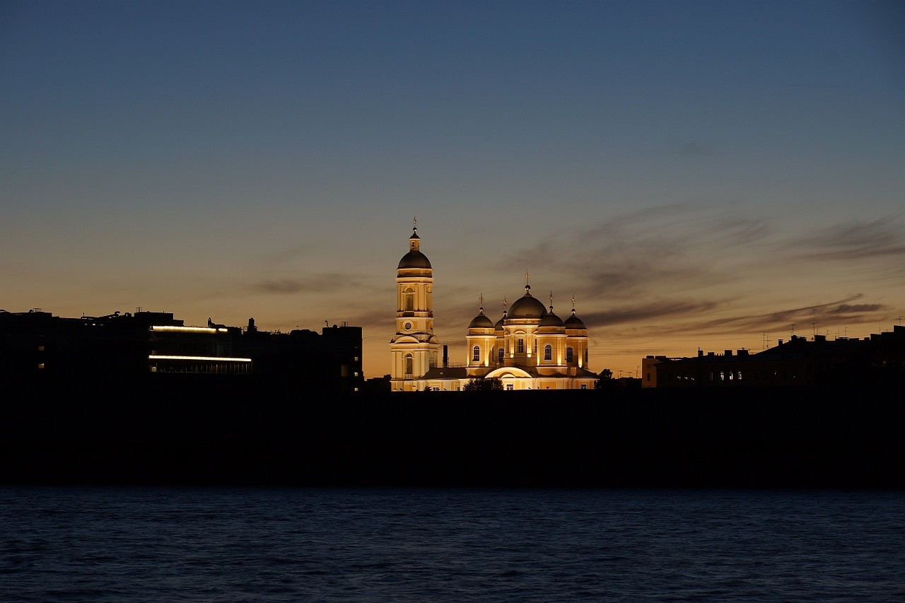 Вид на Князь-Владимирский собор, белая ночь